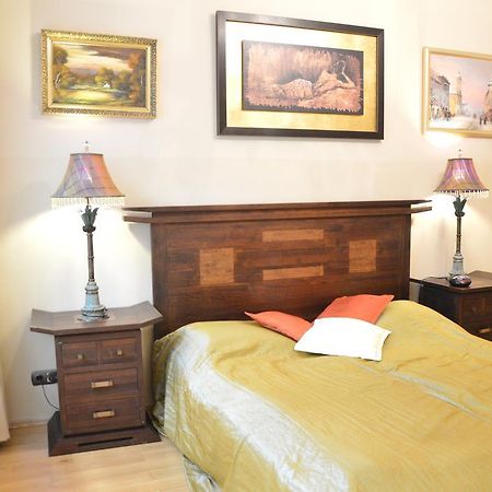 Classic Flat At Basilica Appartement Boedapest Buitenkant foto