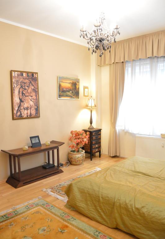 Classic Flat At Basilica Appartement Boedapest Buitenkant foto
