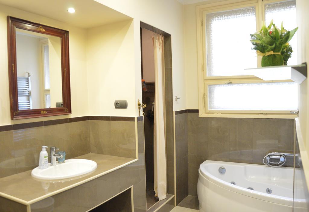 Classic Flat At Basilica Appartement Boedapest Buitenkant foto