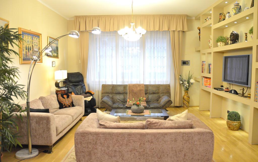 Classic Flat At Basilica Appartement Boedapest Buitenkant foto